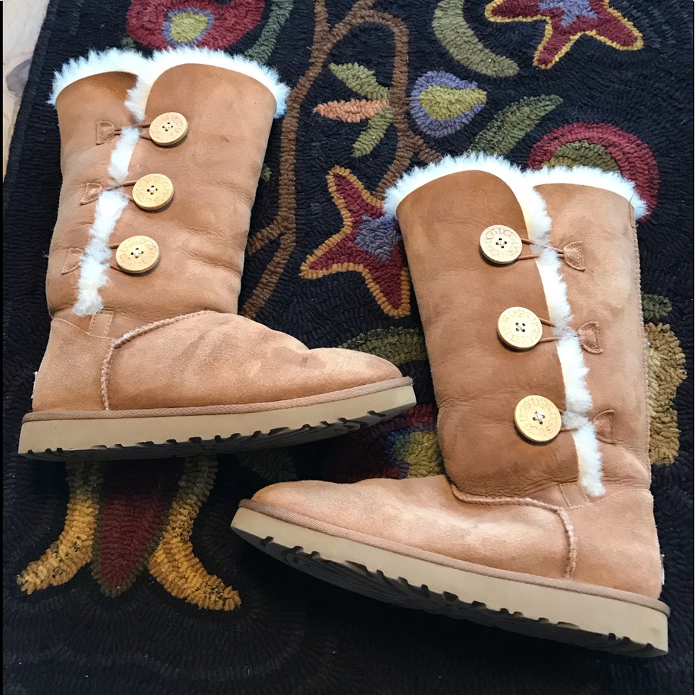 UGG   Bailey Button Triplet II / Boot Size / 7